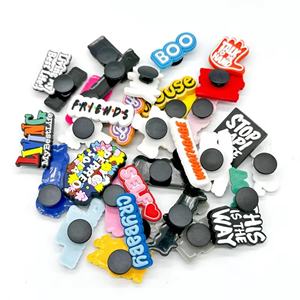 Décorations de chaussures en gros, breloques personnalisées en forme de fleurs de dessin animé pour accessoires de chaussures de jardin, bijoux - Product Image 1