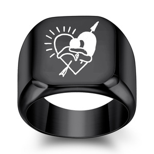 Anillo Unisex Cuadrado de Acero de Titanio de 18 mm con Grabado Láser de Corazón, Joyería de Moda, Regalo - Product Image 4
