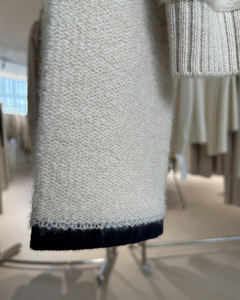 Cárdigan de Punto con Cuello Redondo, Estilo Casual y Transpirable para Mujer, en Lana/Cachemira Beige Chic, con Logotipo Frontal, para Otoño e Invierno - Product Image 4