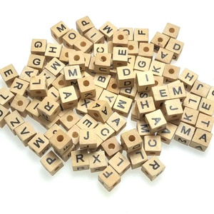 Perline per Dentizione a <span class=keywords><strong>Forma</strong></span> di <span class=keywords><strong>Cubo</strong></span> in Legno di Loto 8mm Personalizzate Perline Alfabeto in Legno Fatte a Mano - Product Image 3
