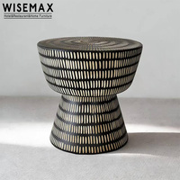 Meubles WISEMAX, meubles de salon rétro médiévaux, table d'appoint ronde en bois sculpté, petite table basse vintage pour la maison