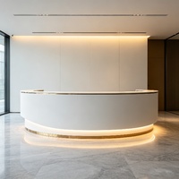 Comptoir de réception moderne en marbre semi-cultivé sur mesure avec façade incurvée pour hall d'hôtel/appartement/bureau/salon – Garantie 1 an