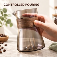 Server Kopi Kaca Borosilikat Tahan Panas 500ml dengan Sarung Kayu, Carafe Tuang Kopi untuk Rumah, Kafe, OEM