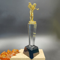 Emballage de trophée de championnat de golf en métal et cristal gravé au laser écologique en gros pour les événements sportifs haut de gamme