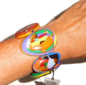 Pulsera de hilo de joyería de moda de resina de color hecha a mano de alta calidad personalizada de marca de la mejor calidad para mujeres de la India. - Product Image 4