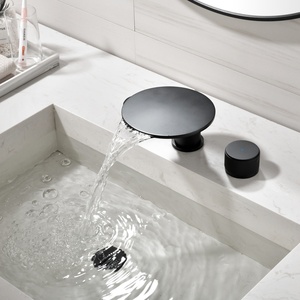 <span class=keywords><strong>Rubinetto</strong></span> da Bagno Nero Opaco a Tre Fori <span class=keywords><strong>con</strong></span> Disco Rotondo, Bocca a Goccia, Maniglie a Tamburo Zigrinato, Montaggio su Piano, Acqua Calda e Fredda - Product Image 5