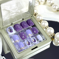 Expédition immédiate : Faux ongles carrés courts à couverture complète en ABS, motifs autocollants couleurs assorties, avec coussinet en gel, prix usine