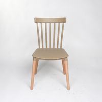 Chaises de salle à manger en plastique empilables modernes et colorées pour hôtel, maison, bureau, parc et salle de sport