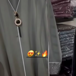 เสื้อผ้ามุสลิมแบบดั้งเดิมและเครื่องประดับปักด้วยมือหรูหราของผู้หญิง - Product Image 1