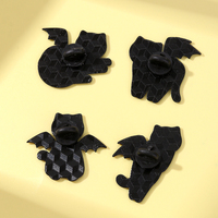 YINI Kleiner Teufel Schwarze Katze Emaille-Anstecknadel aus Harz – Robuste Fantasy-Anstecknadel aus Zinklegierung, Einzigartiges Accessoire für Katzenliebhaber