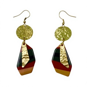 Boucles d'oreilles pendantes pour femmes, style rétro, grandes boules en laiton plaqué or, résine blanche crémeuse, bijoux romantiques pour fêtes et mariages - Product Image 4