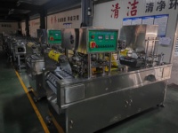 Wanhe Machine électrique automatique de remplissage et de scellage de gobelets en plastique pour jus de fruits, lait, eau et boissons Garantie 1 an