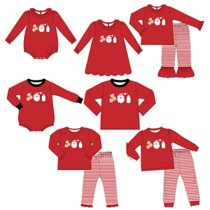 Vente en gros de vêtements de Noël rouges avec appliques du Père Noël pour enfants, garçons et filles, barboteuse d'hiver en coton tricoté pour bébés - Product Image 1