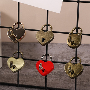 Candado Pequeño en Forma de Corazón Creativo y Seguro de Aleación de Zinc con Llave para Joyero, Caja de Almacenamiento, Diario, Libro - Product Image 2