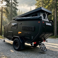 Caravane tout-terrain personnalisée hors route avec cuisine coulissante pour le camping