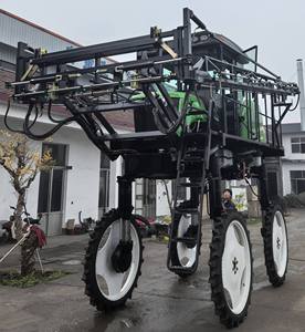 Pulverizador Agrícola Autopropulsado de Cuatro Ruedas con Doble Barril y Varilla de Pulverización para Campos de Algodón y Terrenos Secos - Product Image 1