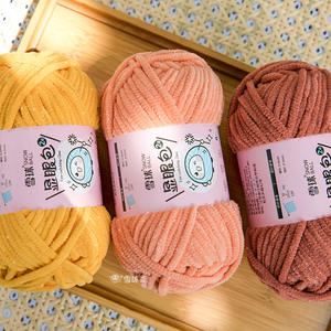 Sac de sport Snowball No. Fil chenille en laine fait main, fil de soie brillant Ice Line, laine épaisse teinte pour tricot DIY, poupées tricotées, couvertures et écharpes - Product Image 1