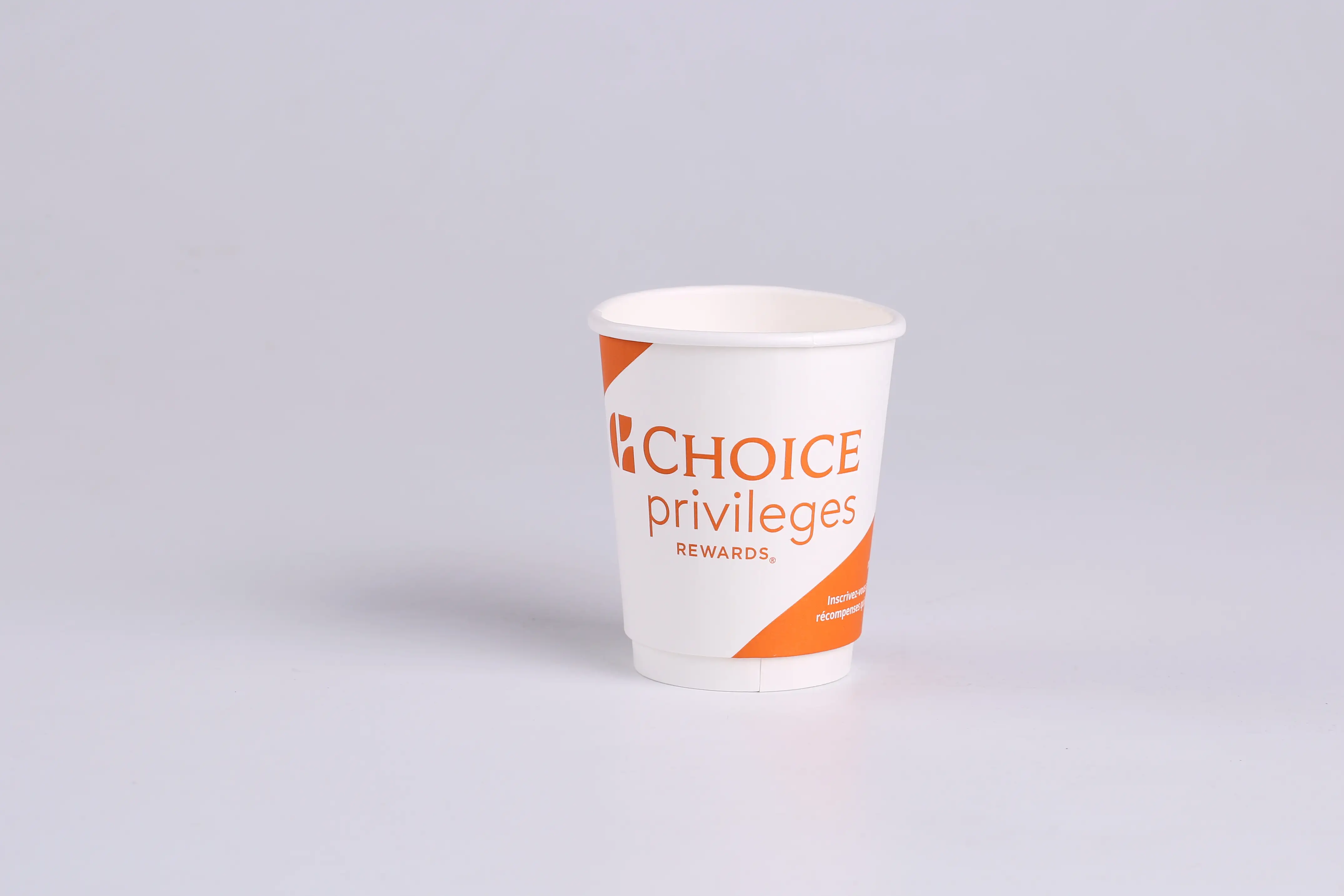 Vasos grosir cangkir kopi sekali pakai cangkir kafe kertas kualitas makanan dinding ganda warna polos dengan tutup logo