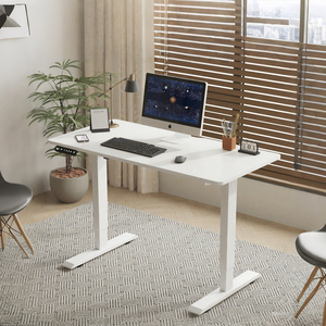 Bureau debout électrique réglable en hauteur, bureau assis-debout avec 4 préréglages de mémoire et port de charge USB, bureau blanc pour le télétravail - Product Image 2