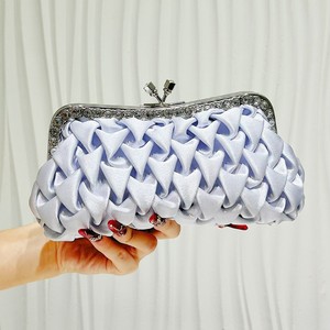 Nuevo Bolso de Mano Mini, Elegante y Portátil, para Cenas Formales, Románticas, con Cierre de Beso, Plisado, de Satén - Product Image 3