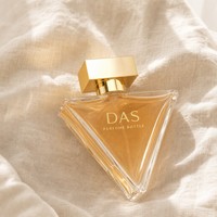 Flacon de parfum en verre triangulaire noir 50 ml avec capuchon doré mat, commande directe en gros, OEM/ODM, personnalisation de parfum