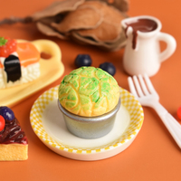 Breloques en résine colorées en forme de pain ananas pour la création de mini-aliments pour maison de poupée, la fabrication de bijoux DIY, la décoration de coques de téléphone et la création de créations en colle crème