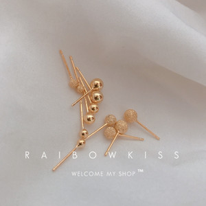 Pendientes de bola de oro Rainbowkiss de 3 mm con acabado brillante de aleación de zinc para uso diario - Product Image 1