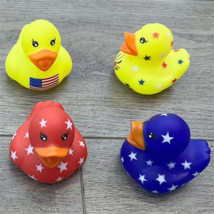 Assortiment personnalisé de canards en silicone amusants en PVC couleur unie de 2 pouces, jouets en caoutchouc avec drapeaux de pays pour tout-petits - Product Image 3
