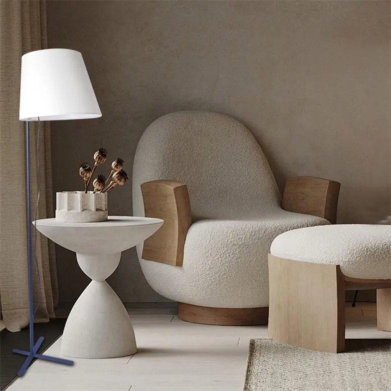 Lámpara de pie de sofá clásica creativa simple lámpara de pie nórdica para sala de estar sala de exposiciones