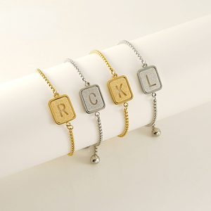 En stock, vente en gros : Bracelet à lettres en acier inoxydable doré pour femme, ajouré et réglable - Product Image 2