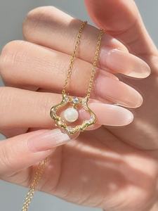 เครื่องประดับ UM เงินแท้ 925 ขายส่ง จี้รูปเมฆมงคลประดับมุกธรรมชาติและเพทาย สำหรับทุกเพศ เหมาะเป็นของขวัญวันครบรอบประจำวัน - Product Image 2