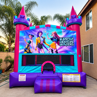 Ceyu K-Pop Stage Combo Toboggan Gonflable avec Tunnel en Maille Imprimé Figurines de Stars et Colonne Palmier pour Location de Fêtes d'Enfants
