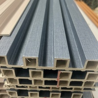 Panneau mural géométrique rainuré en WPC de qualité supérieure au design moderne, facile à installer, résistant à l'humidité, pour la décoration extérieure et intérieure.