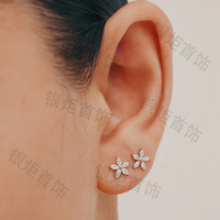 LOZRUNVE Elegante 925 Sterling Silber Funkelnde Marquise-Schliff Kristall Gänseblümchen Ohrstecker Großhandel