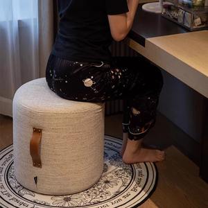 Taburete Estilo Sofá, Banco para Zapatos de Sala de Estar, Decoración del Hogar de Alta Gama, Taburete Redondo Acogedor, Ideal para Instagram - Product Image 1