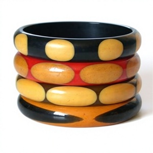 Ensemble de bracelets en résine uniques, motif à pois colorés, bijoux unisexes à la mode, bracelets en acrylique lucite, design empilable - Product Image 1