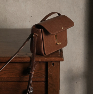 Sac bandoulière marron en cuir PU Saffiano pour femme, sac messager à rabat avec fermoir, capacité 2L, sac à main quotidien pour les voyages - Product Image 2