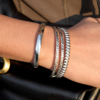 Bracelet minimaliste martelé poli miroir pour usage quotidien – Bracelets tendance