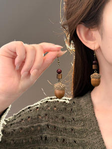 Bijoux à thème végétal et fruité, boucles d'oreilles rétro faites à la main en forme de châtaignes naturelles - Product Image 5