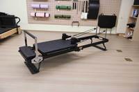 Appareil de Pilates pliable pour la maison avec système de poulie à cordes pour l'entraînement en studio et les séances de fitness à domicile