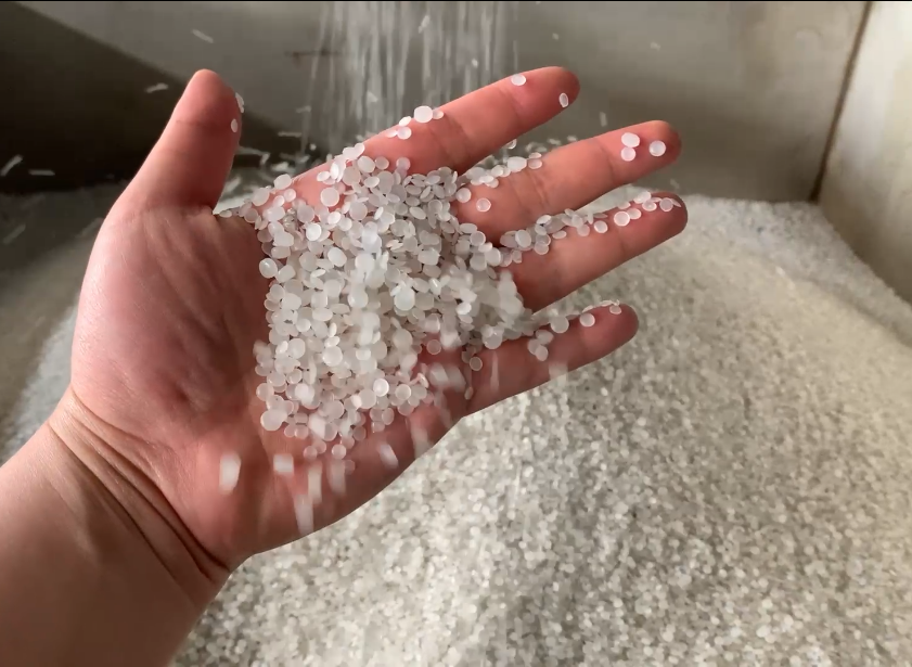 Переработанный черный полипропиленовый полиэтиленовый слой ПЭ пленка в виде хлопьев, переработка пластиковых грануляторов, гранулятор, линия гранулирования