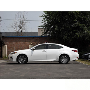 รถยนต์โตโยต้า เล็กซัส ES 300h ปี 2015 รุ่น Comfort Luxury <span class=keywords><strong>Hybrid</strong></span> Sedan มือสอง ไมล์น้อย ประหยัดน้ำมัน - Product Image 3