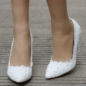 Elegantes Zapatos de Tacón Alto Blancos para Novia y Damas de Honor 2024, Zapatos de Boda con Encaje y Perlas de 9 cm, Tacones Finos Puntiagudos para Bodas de Verano - Product Image 3