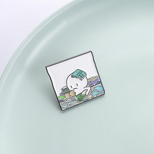 Spilla in smalto con personaggio dei cartoni animati 'Drowning in Books', graziosa figura bianca semplice circondata da libri impilati, spilla da bavero, gioiello, regalo - Product Image 1
