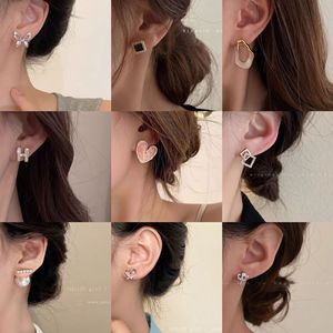 925 pin ins pendientes <span class=keywords><strong>de</strong></span> <span class=keywords><strong>perlas</strong></span> pendientes versátiles para mujer pendientes <span class=keywords><strong>de</strong></span> temperamento puesto callejero mercado nocturno explosión al por mayor - Product Image 3