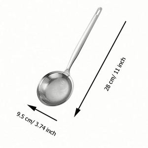 Cuillère écumoire multifonctionnelle en acier inoxydable à mailles fines pour la graisse et la mousse, avec logo personnalisé, compatible lave-vaisselle - Product Image 2