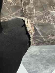 Montre en quartz d'élite avec pierres en moissanite entièrement serties offrant un savoir-faire haut de gamme, un luxe et une précision - Product Image 3