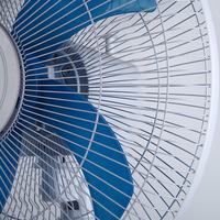 Ventilateur de table portable solaire rechargeable pour camping extérieur, en plastique durable, design sur pied, grand vent, tête oscillante, pour usage domestique