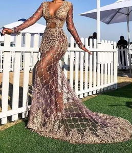 ชุดนางเงือกสุดหรูพร้อมลูกปัดแก้วขนาดใหญ่และการตกแต่งด้วยหินที่สมบูรณ์แบบสำหรับงานแต่งงานและงานพิเศษ - Product Image 2