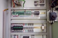 Routeur CNC 1300x2500mm direct usine avec ATC linéaire 8 outils, réducteur Nidec Japon, Schneider Electric (certifié CE)